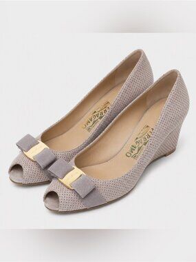 Salvatore Ferragamo Vara Bow Embossed Leather Wedge peep toe Pumps Cream US 6B